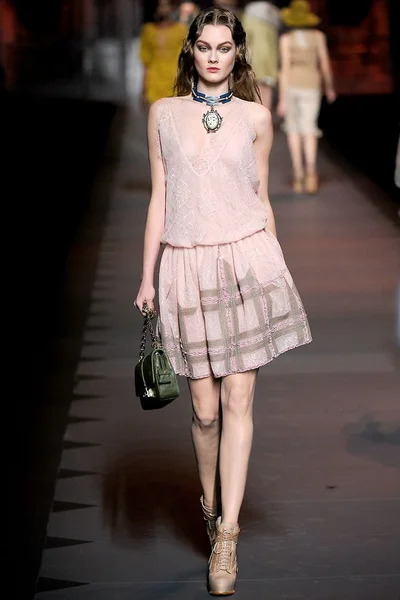 Look 28